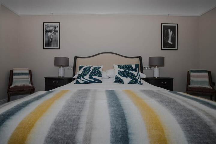 Room 6 of 75