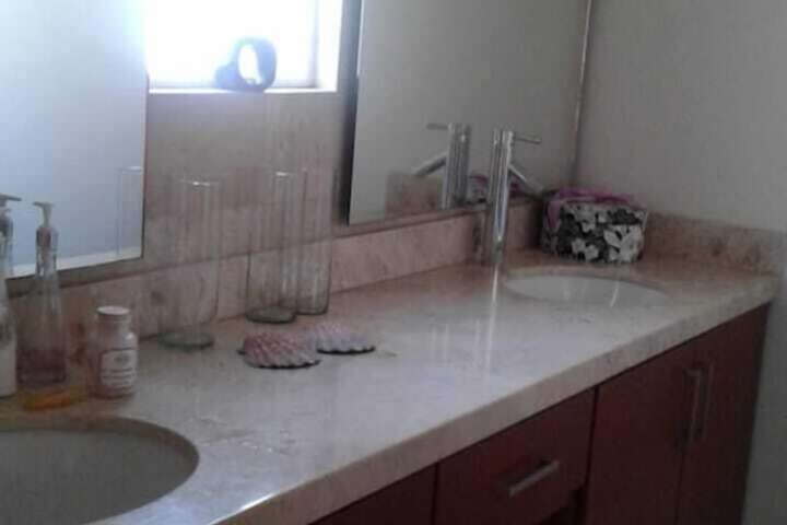 Room 6 of 10