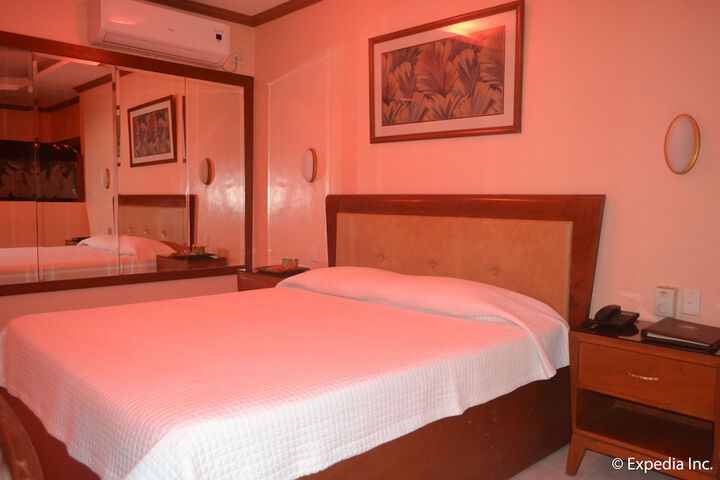 Room 14 of 102