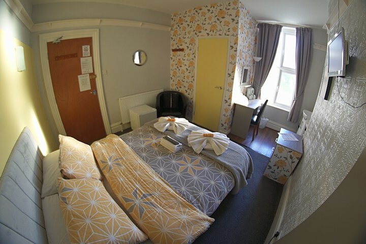 Room 8 of 70