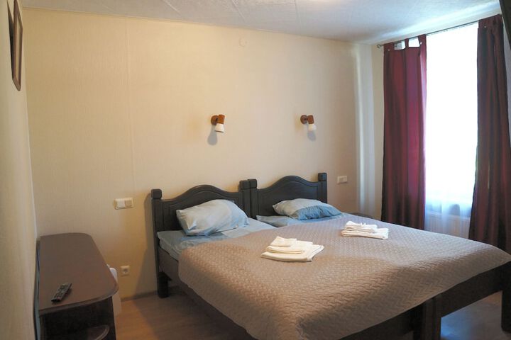 Room 9 of 30