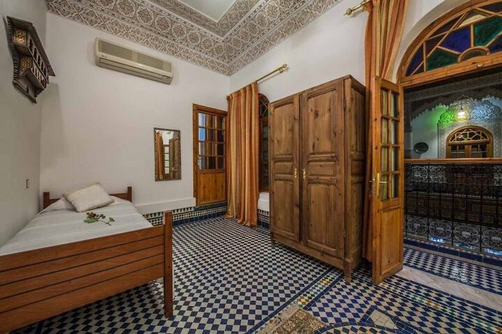 Room 5 of 32
