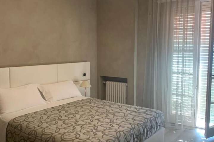 Room 5 of 92