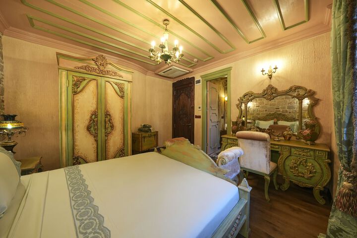 Room 17 of 171