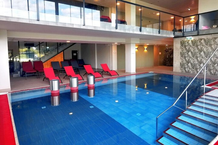 Hotel Pool