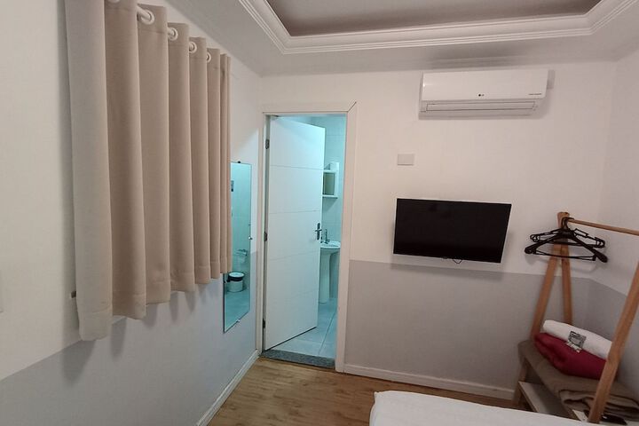 Room 6 of 118