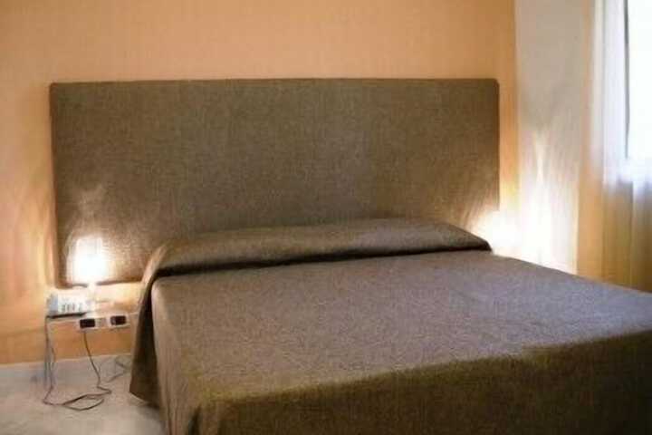 Room 20 of 85