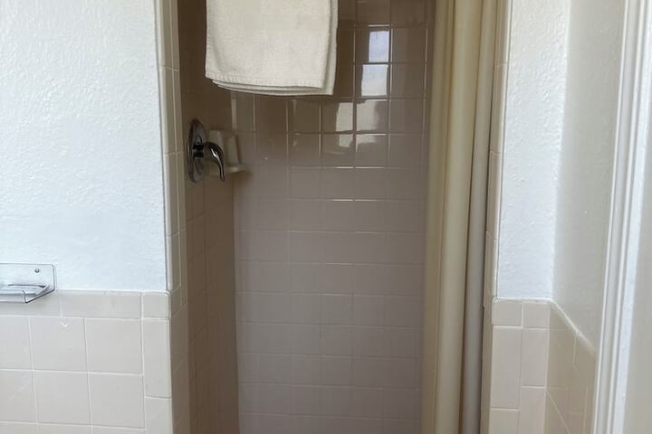Standard Double Room (3 of 10)