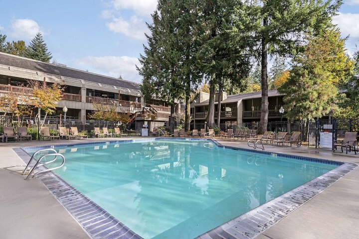 Pool Hotel