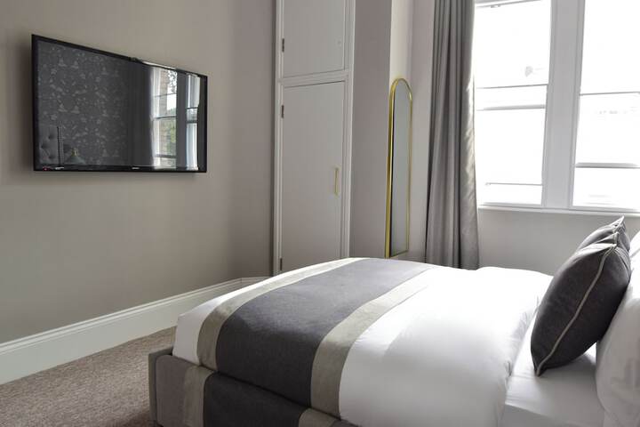 Room 8 of 17
