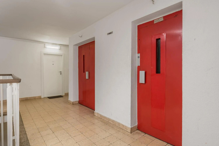 Room 12 of 17