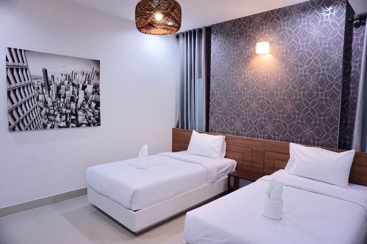 Room 8 of 167