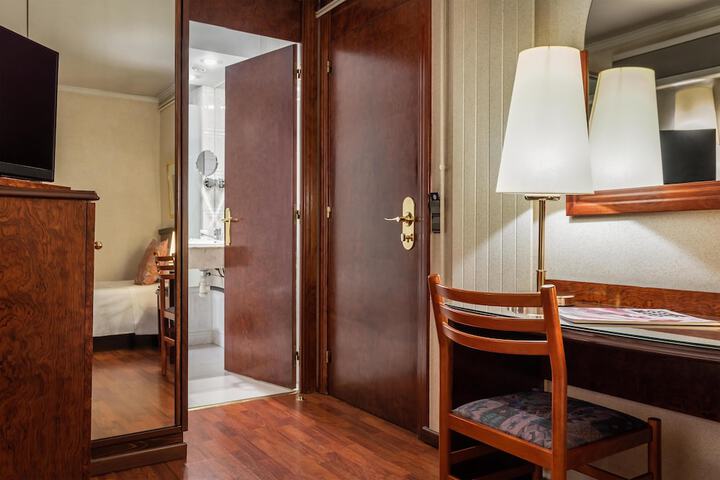 Room 37 de 129