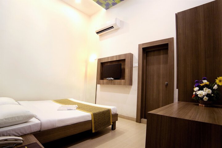Room 8 of 14