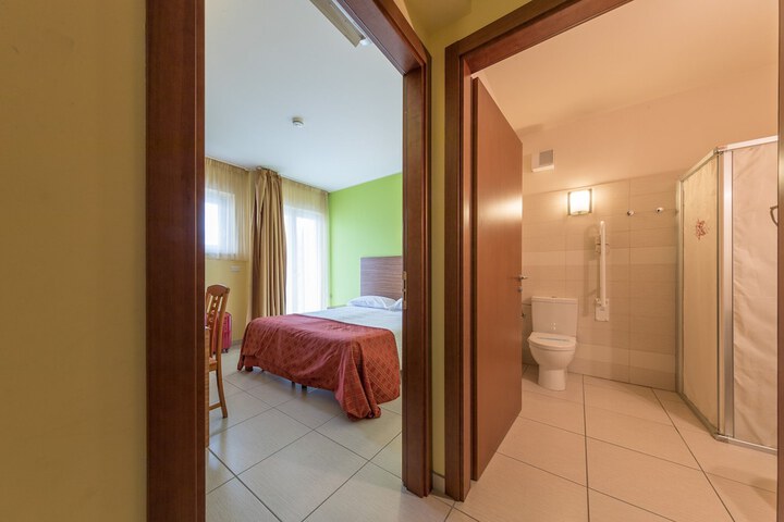 Room 28 of 45