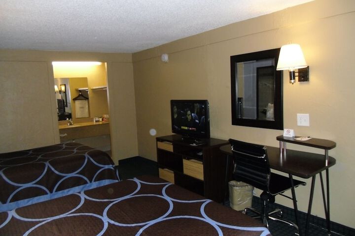 2 Double Beds (3 of 9)