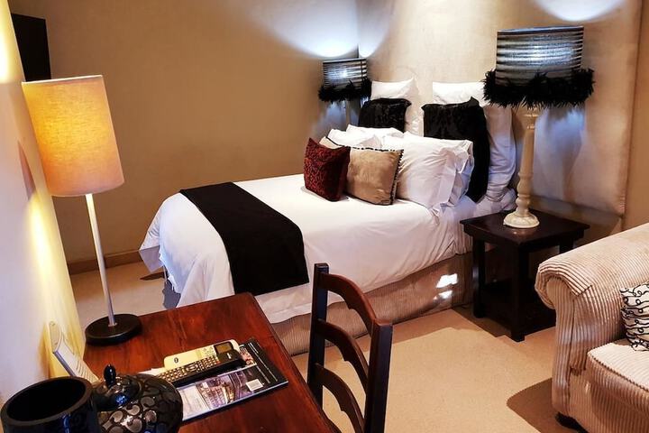 Room 4 of 52