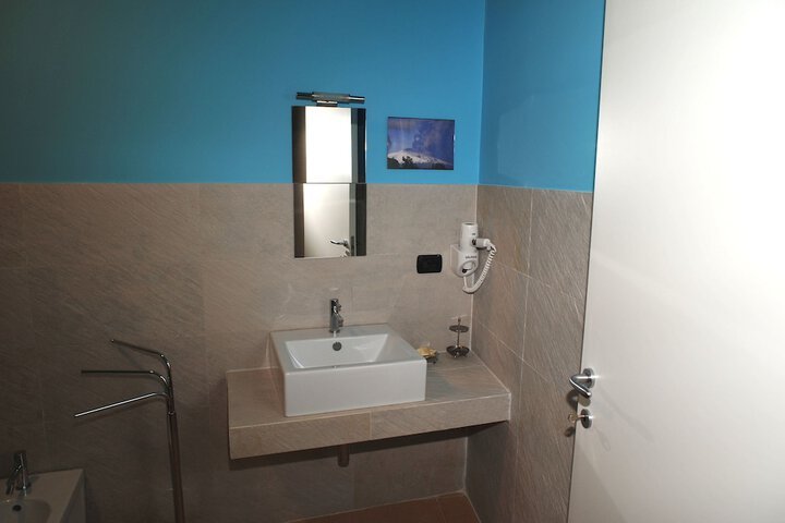 Room 3 of 94