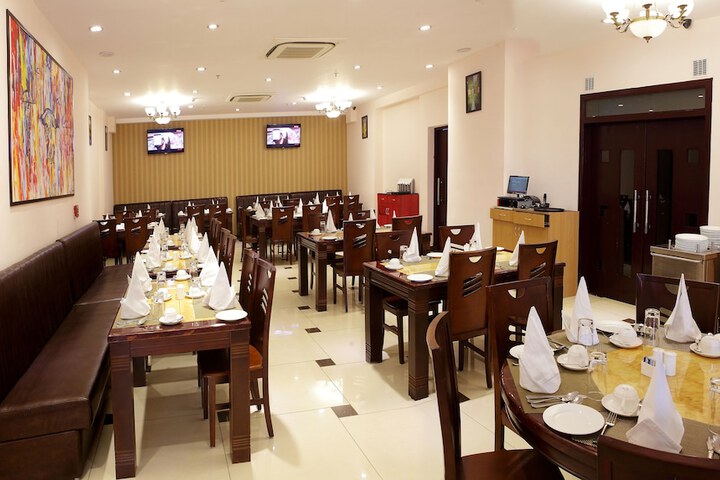 Dining 34 of 61