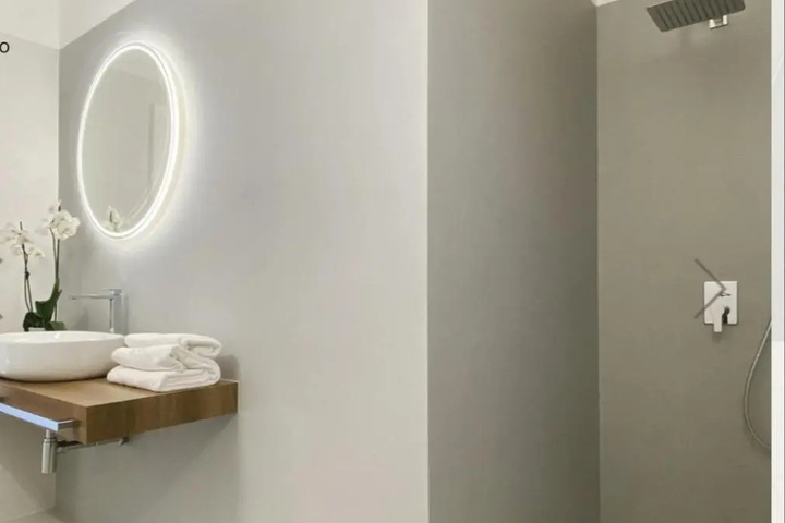 Room 6 of 16