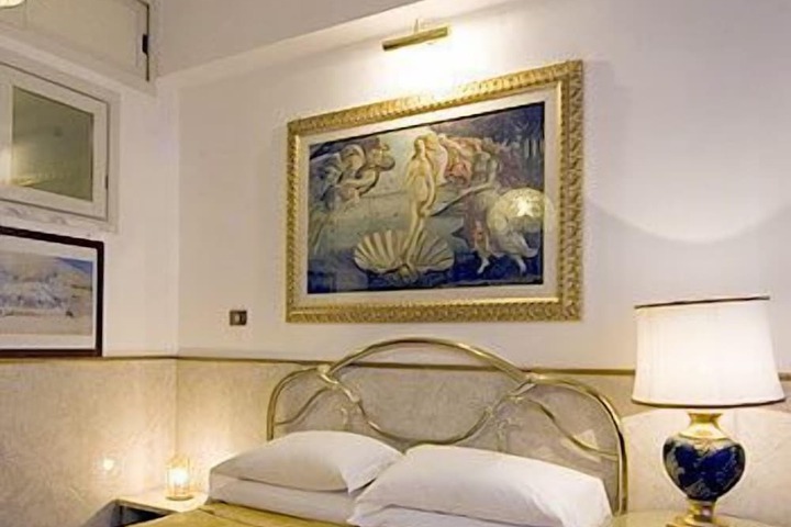 Room 13 of 40