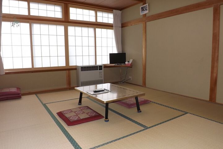 Room 4 of 13