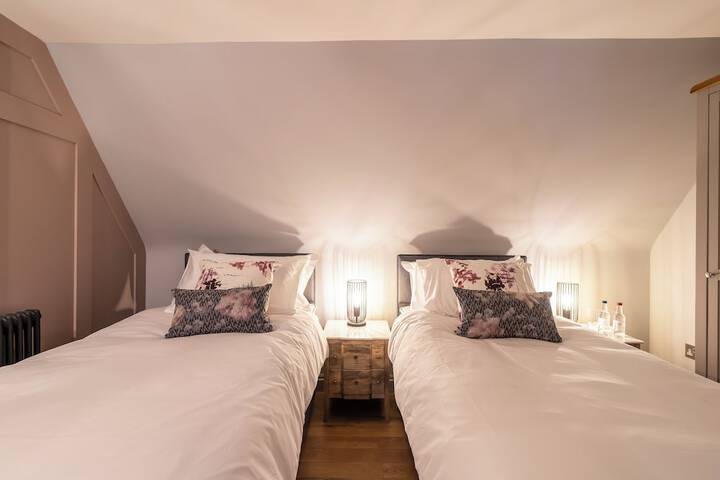 Room 9 of 34