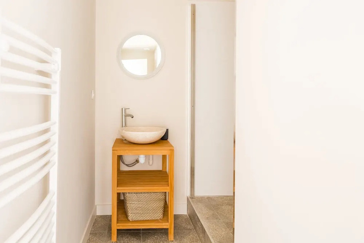 Room 6 of 12