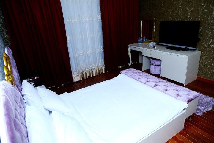 Room 6 of 38