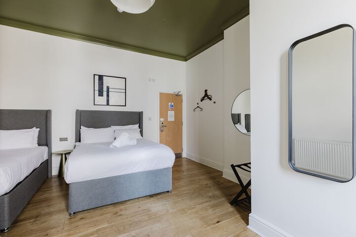 Room 83 of 135