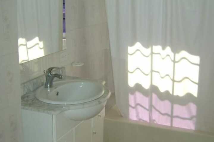 Room 6 of 8