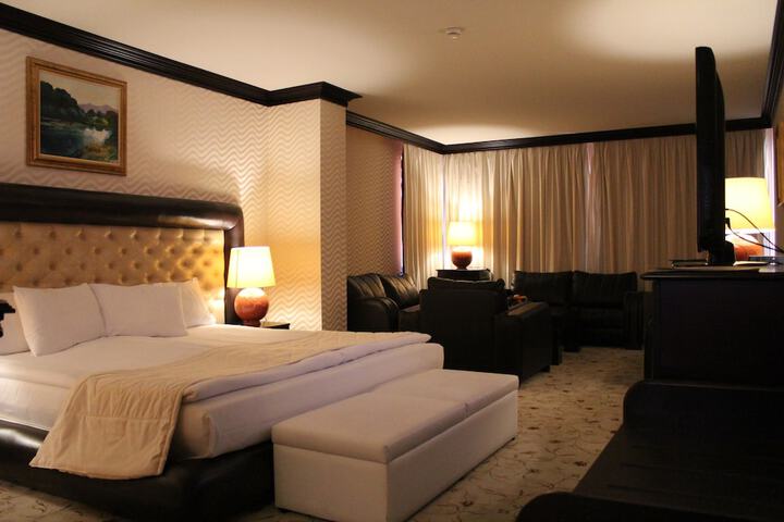 Room 10 of 85