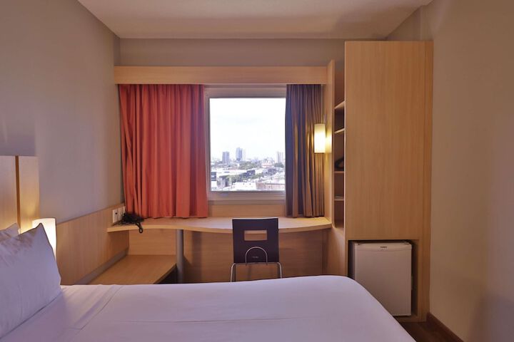 Room 29 of 82