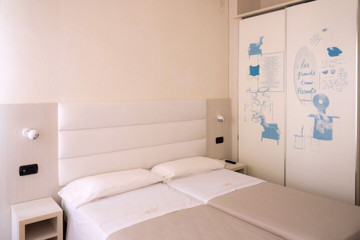 Room 12 of 63