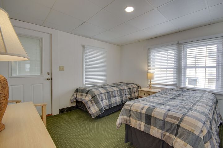 2 Double Beds (5 of 16)