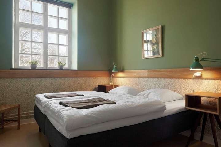 Room 2 of 22