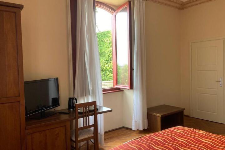 Room 5 of 38