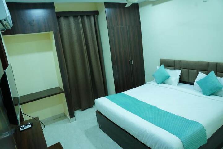 Room 8 of 16