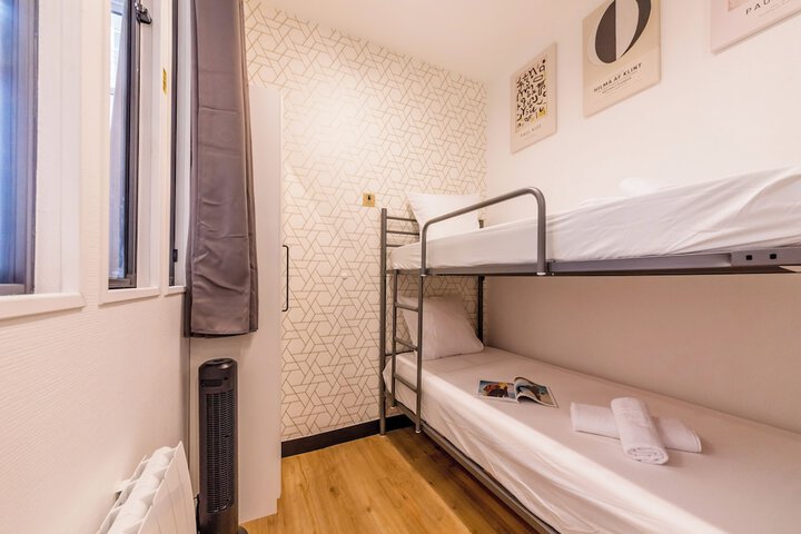 Room 26 of 171