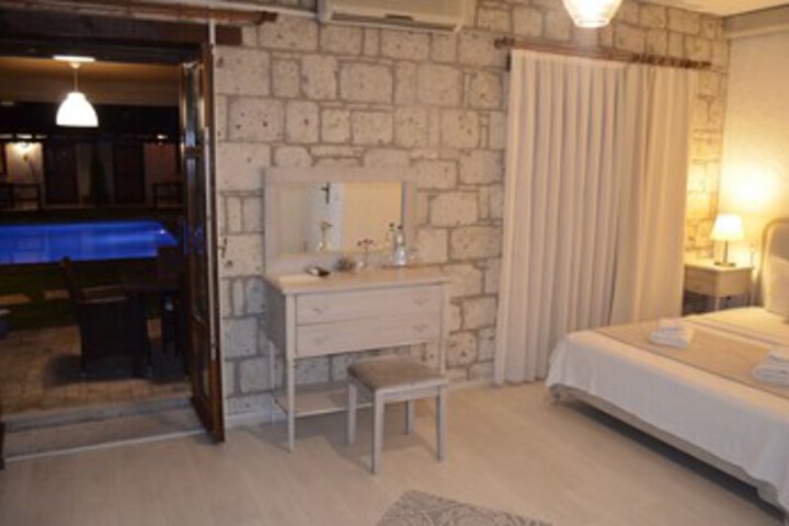 Room 46 of 82