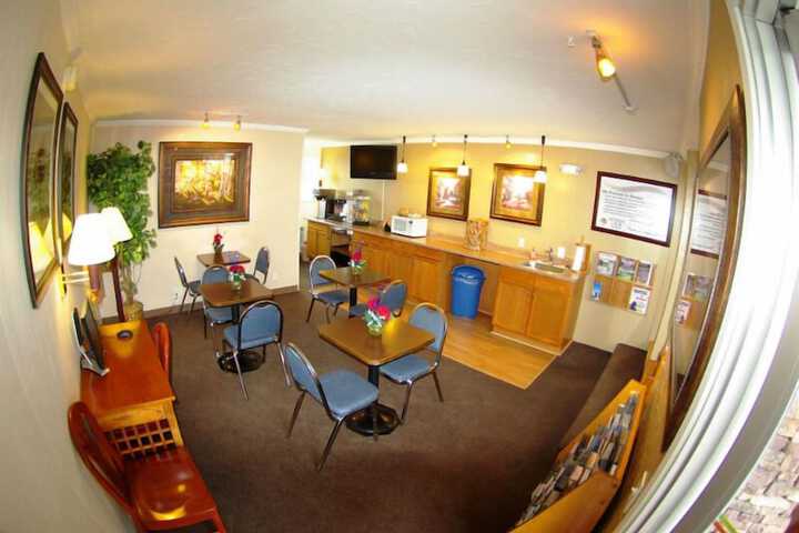 Breakfast/Coffee Service 38 of 48