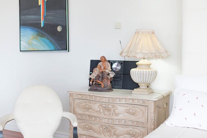 Room 10 of 90