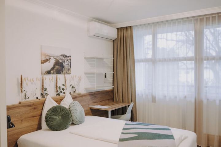 Room 14 of 38