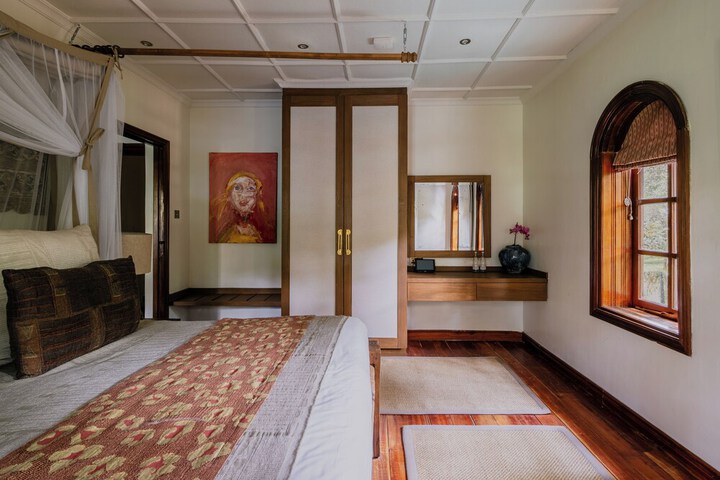 Room 5 of 76