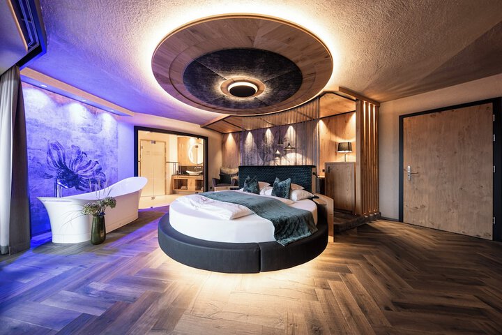Room 16 of 90