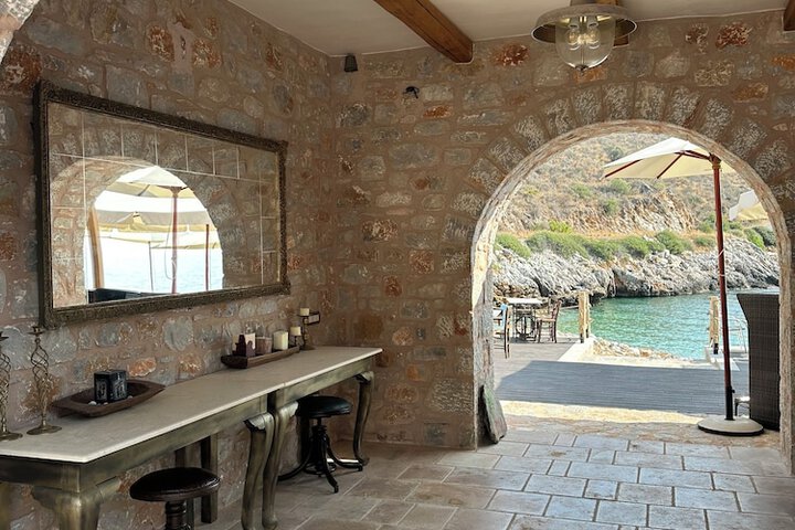 Exterior of Arapis Rooms & Suites