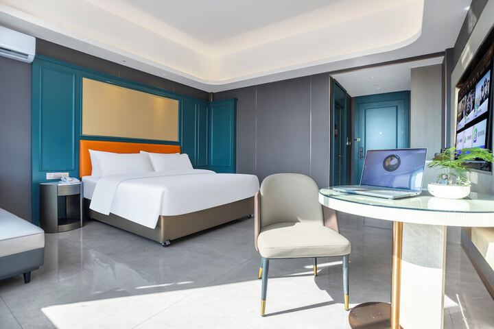 Room 18 of 35