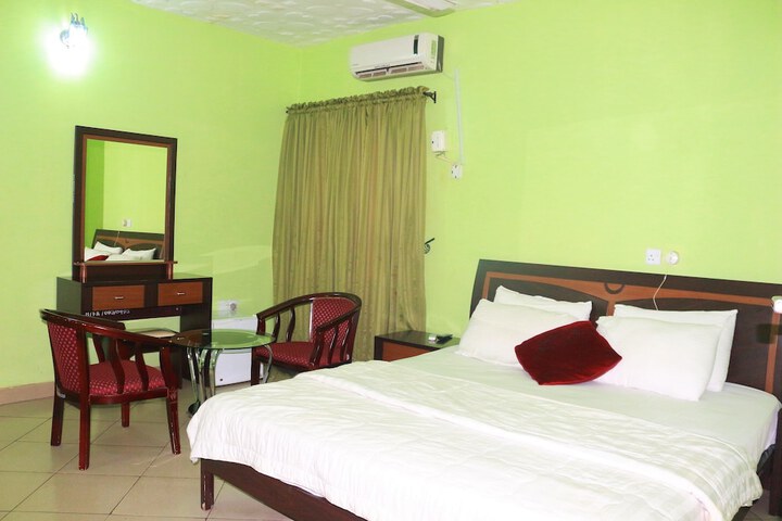 Room 12 of 22