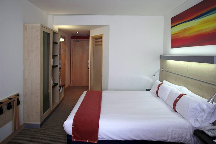 Room 12 of 66