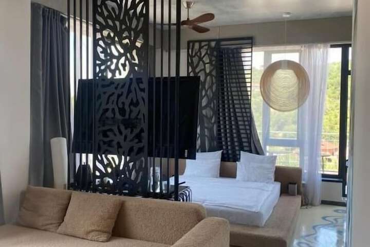 Room 2 of 38